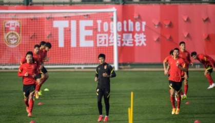 爱游戏在线-【热身】艾克森2球尹鸿博张稀哲破门 国足5比1华夏